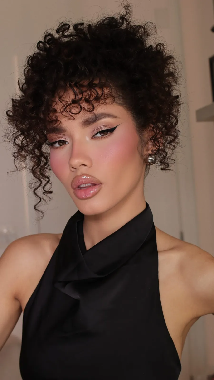 Maquilhagem de sessão com blush e caracóis, por Aline Alves em Lisboa